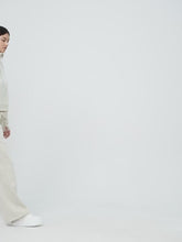 Load and play video in Gallery viewer, product video
