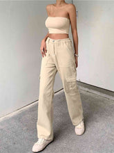 Load image into Gallery viewer, Women&#39;s Straight Jeans with Pockets
